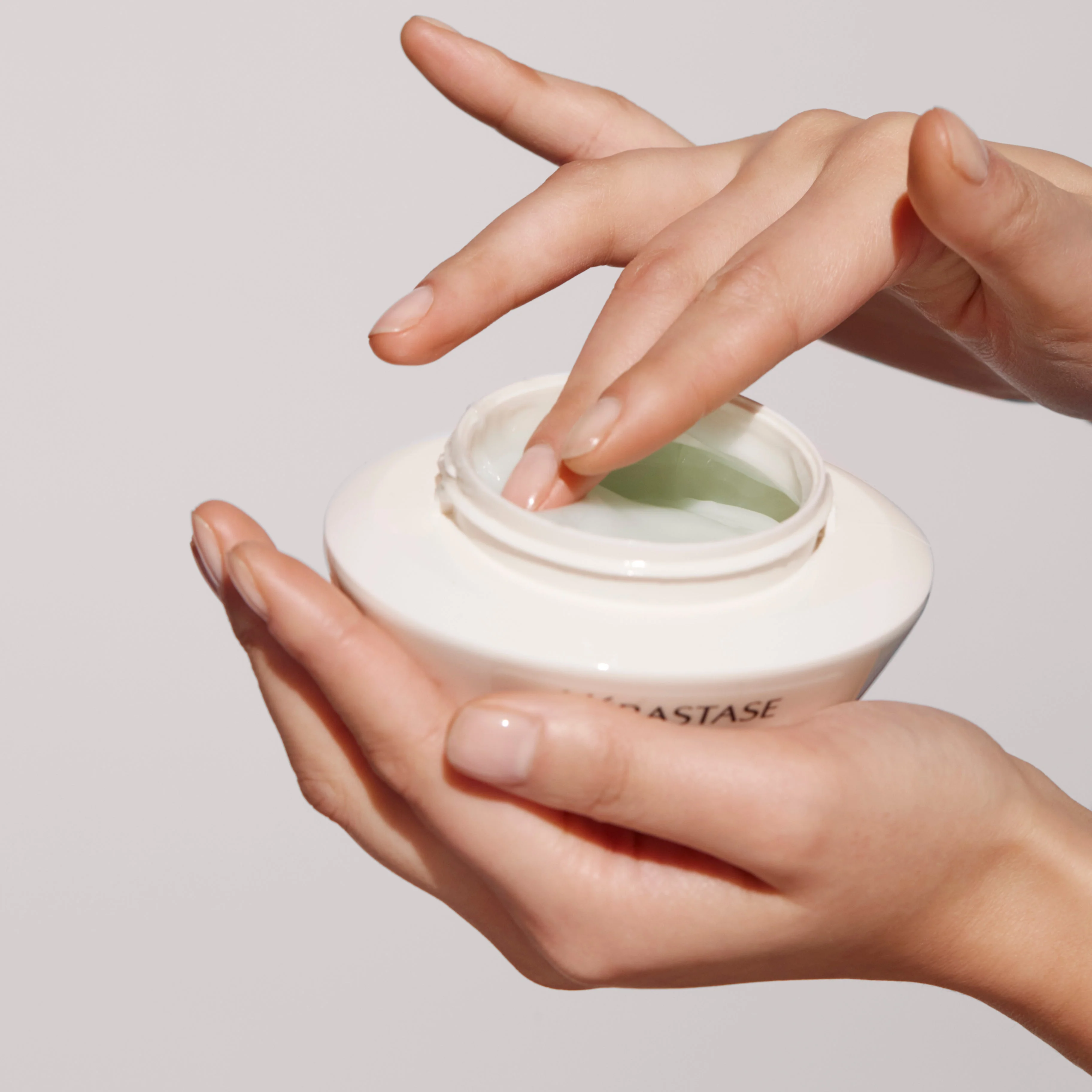 Kérastase Spécifique Masque Hydra-Apaisant 200ml – Soin Apaisant Cuir Chevelu Sensible - Image 3
